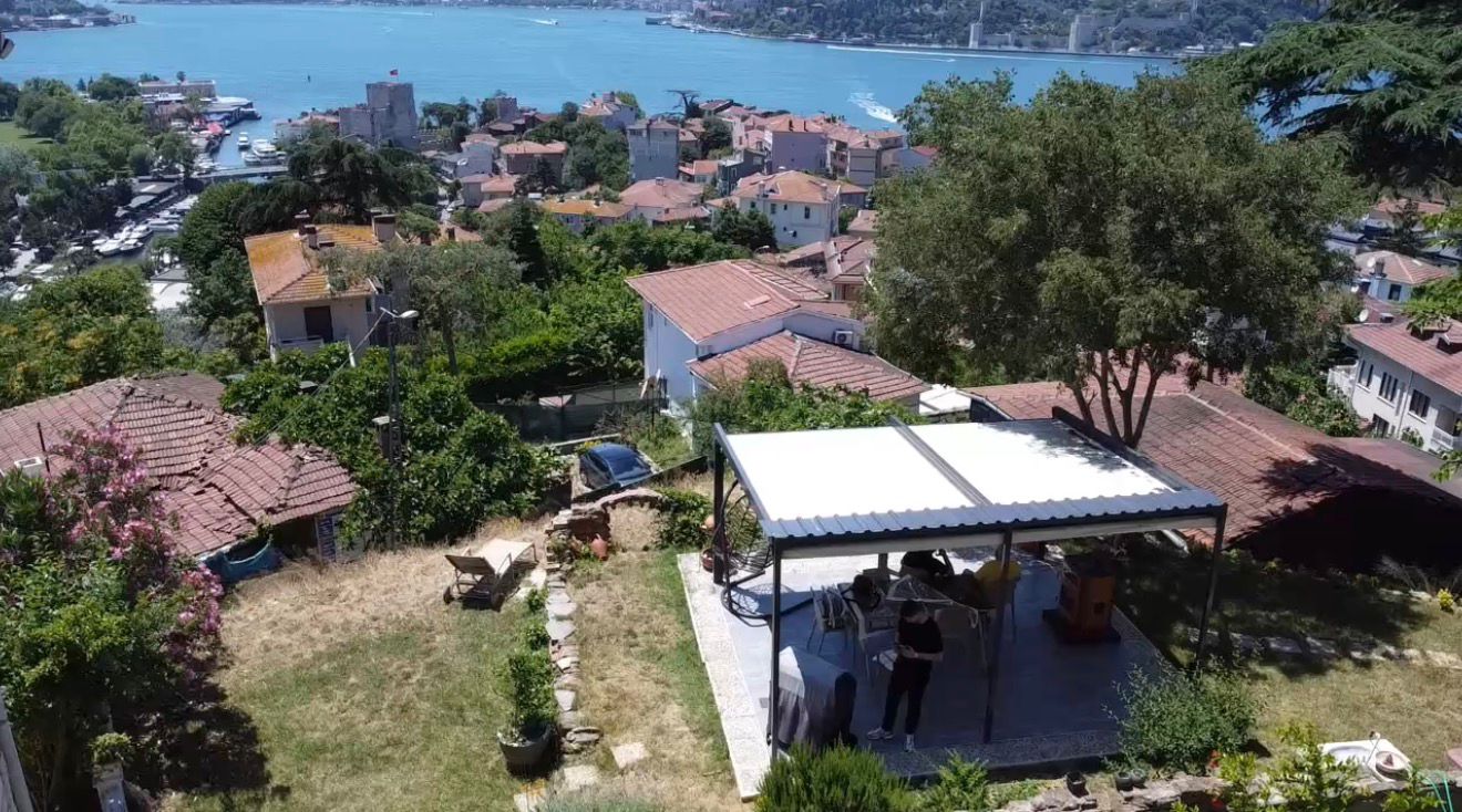 Beykoz Anadolu Hisarı 665 m² villa arsası için paylaşılan Boğaz manzaralı fotoğraf